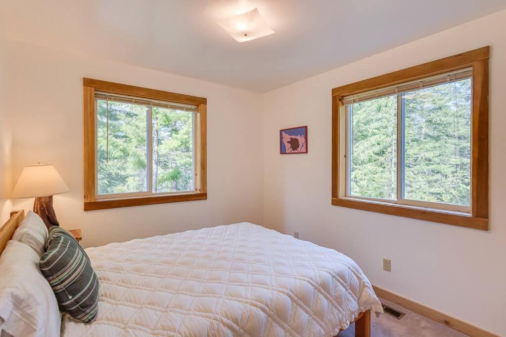 Hot Tub Cool Views: Roaring Creek Cabin Leavenworth Exterior photo