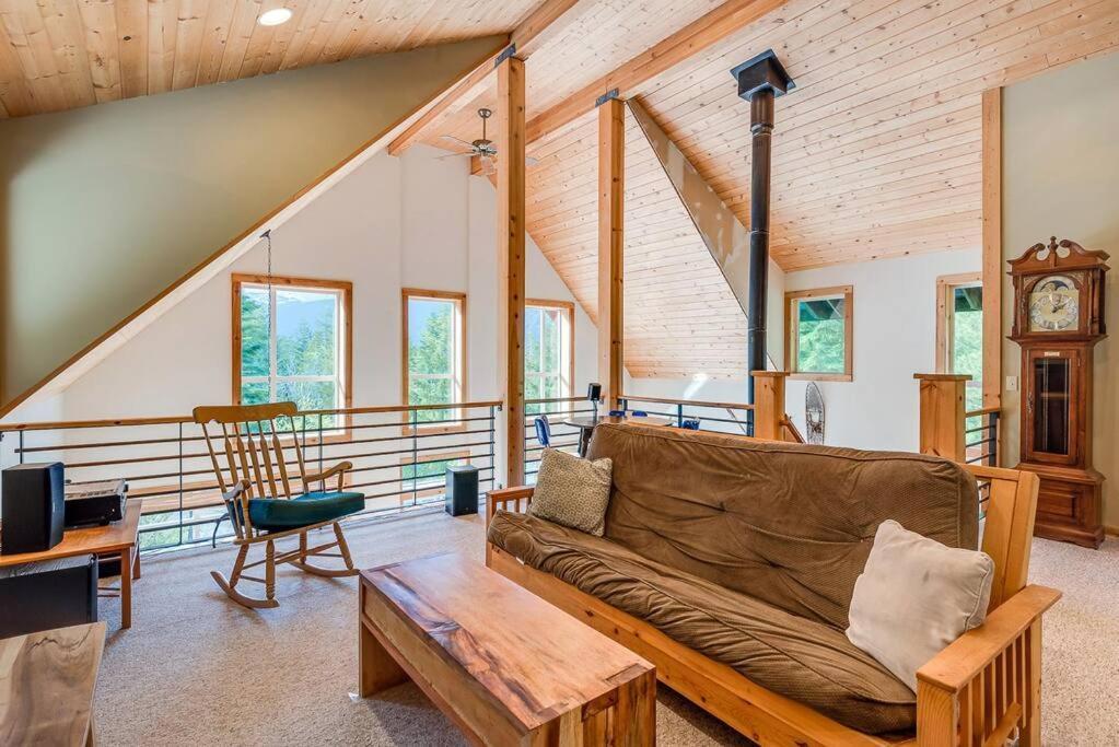 Hot Tub Cool Views: Roaring Creek Cabin Leavenworth Exterior photo