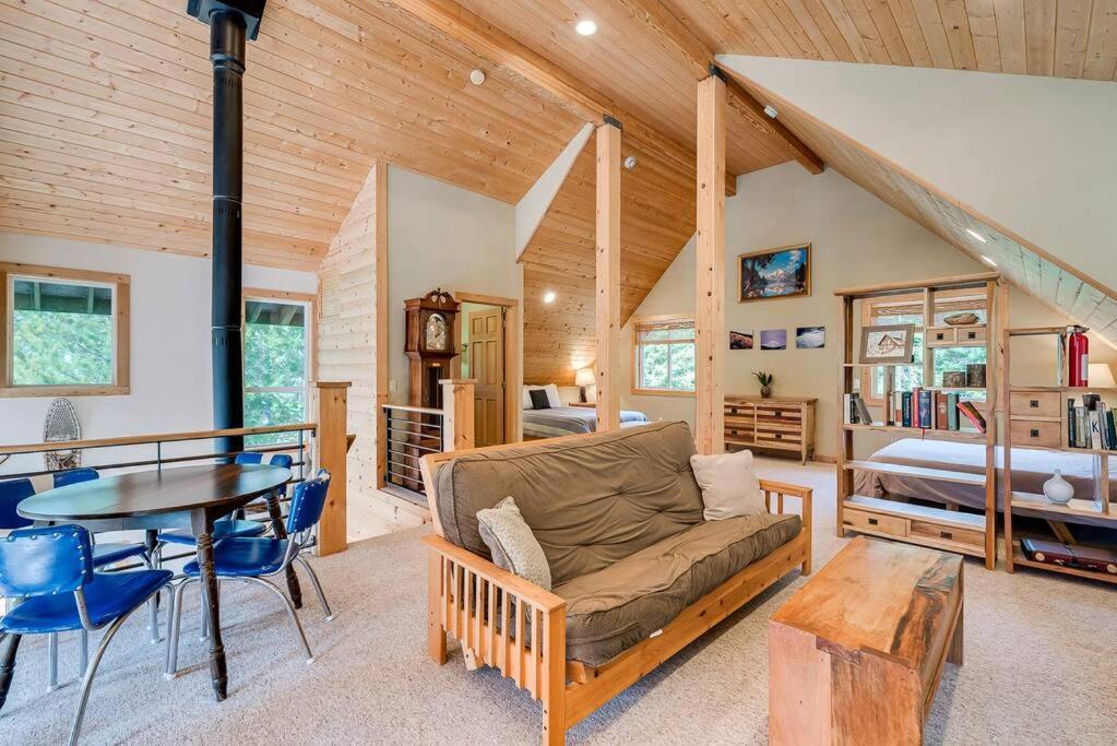 Hot Tub Cool Views: Roaring Creek Cabin Leavenworth Exterior photo