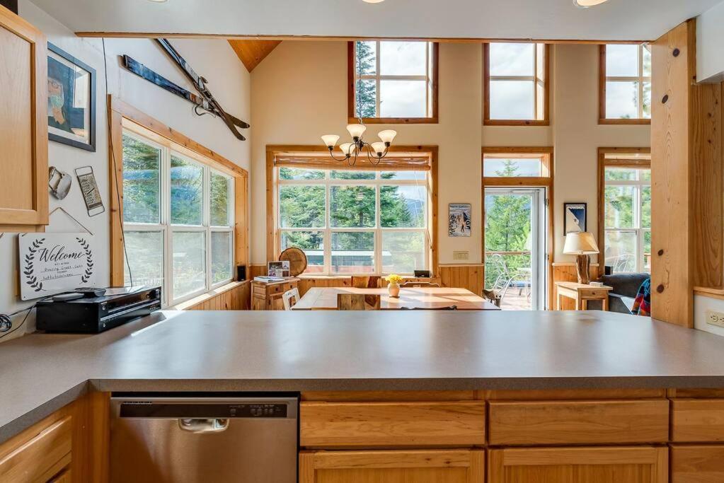 Hot Tub Cool Views: Roaring Creek Cabin Leavenworth Exterior photo
